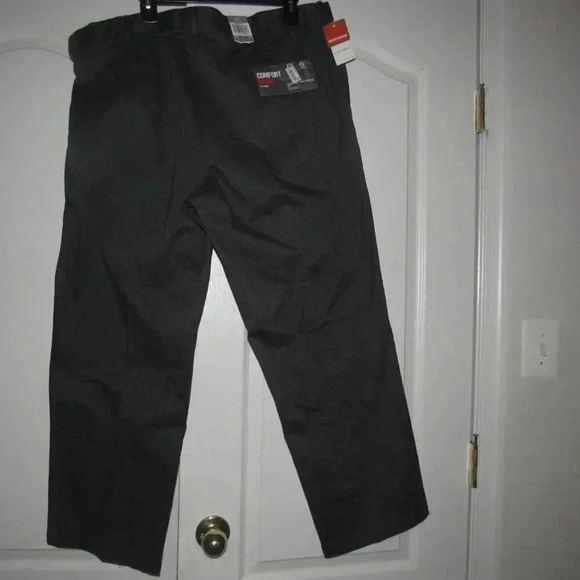 NWT DOCKERS Relaxed Fit Comfort Khaki Flat Front Comfort Waistband Pants Size 42 - Picture 3 of 9
